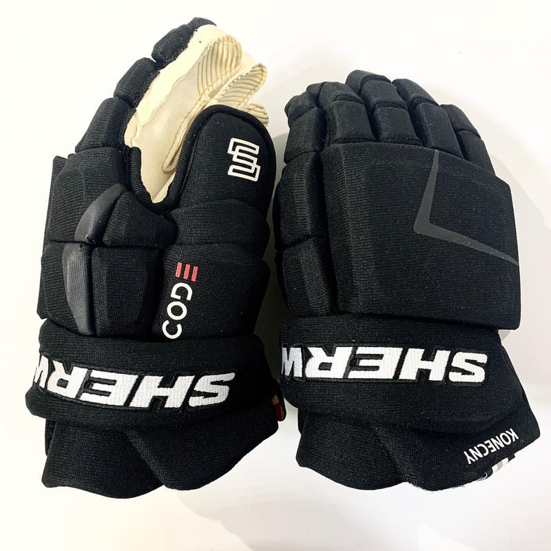 Sherwood Code V – NHL Pro Stock Glove – Travis Konecny (Black/White)