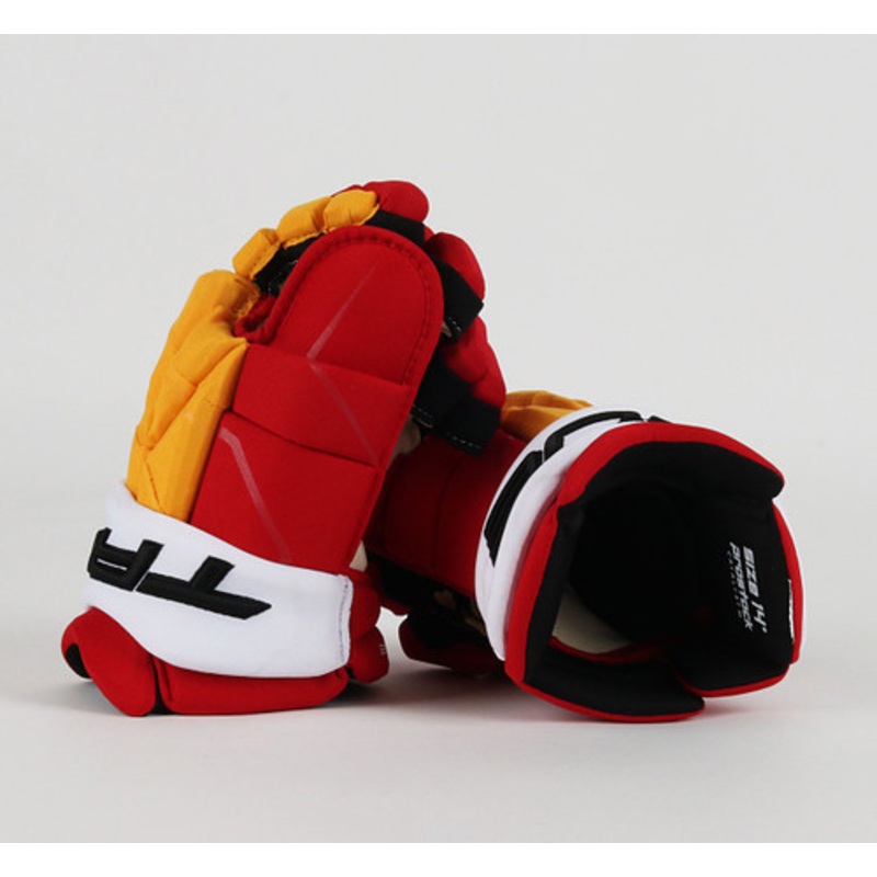 14 TRUE Catalyst 9x Pro Gloves – Dennis Gilbert Calgary Flames