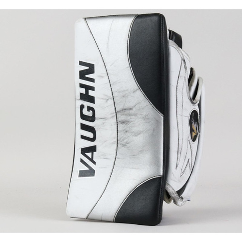Full Right – Vaughn Velocity V5 7900 White Blocker – Cal Petersen Los Angeles Kings #3
