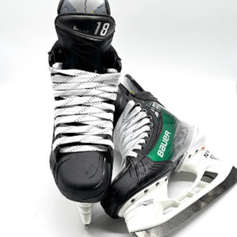 Bauer Vapor Hyperlite 2 – Pro Stock Hockey Skates – Size 7D (Green)