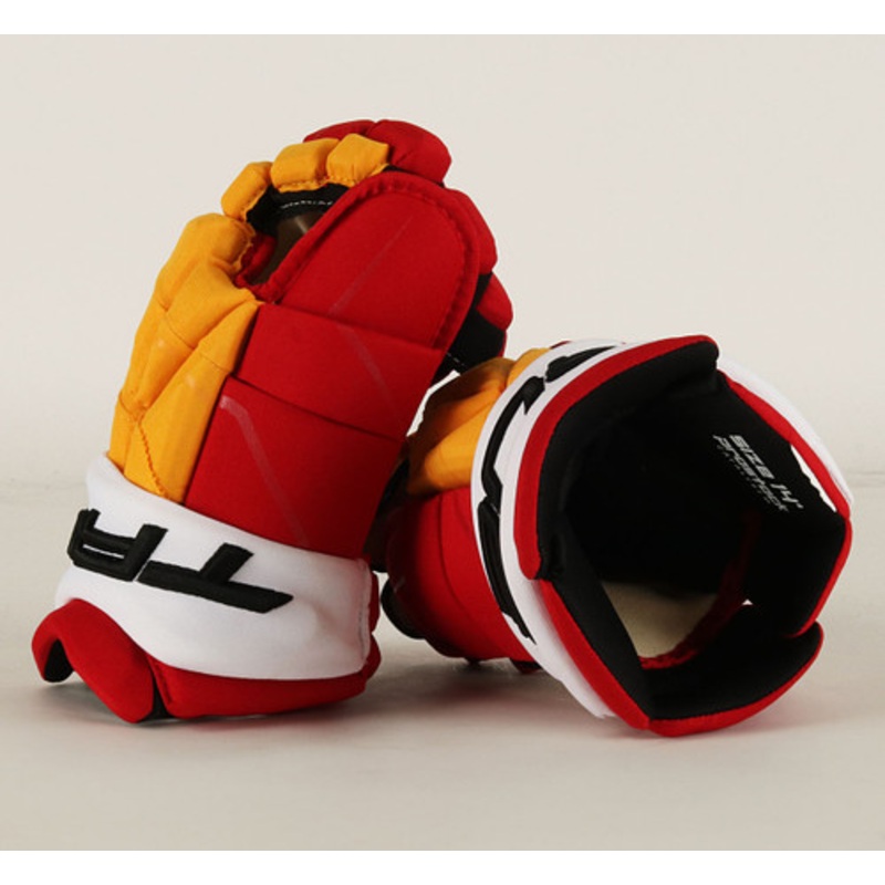 14 TRUE Catalyst 9X Gloves – Dennis Gilbert Calgary Flames #3