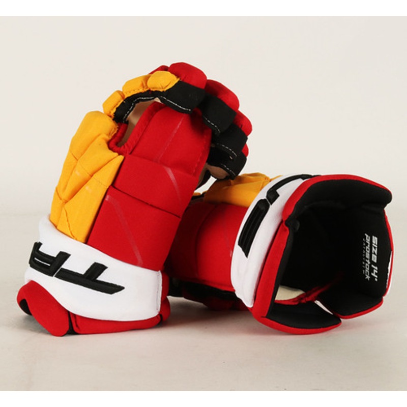 14 TRUE Catalyst 9X Gloves – Dennis Gilbert Calgary Flames #5