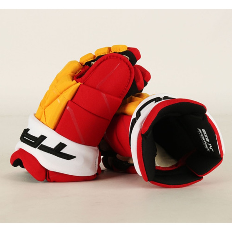 14 TRUE Catalyst 9X Gloves – Team Stock Calgary Flames #3