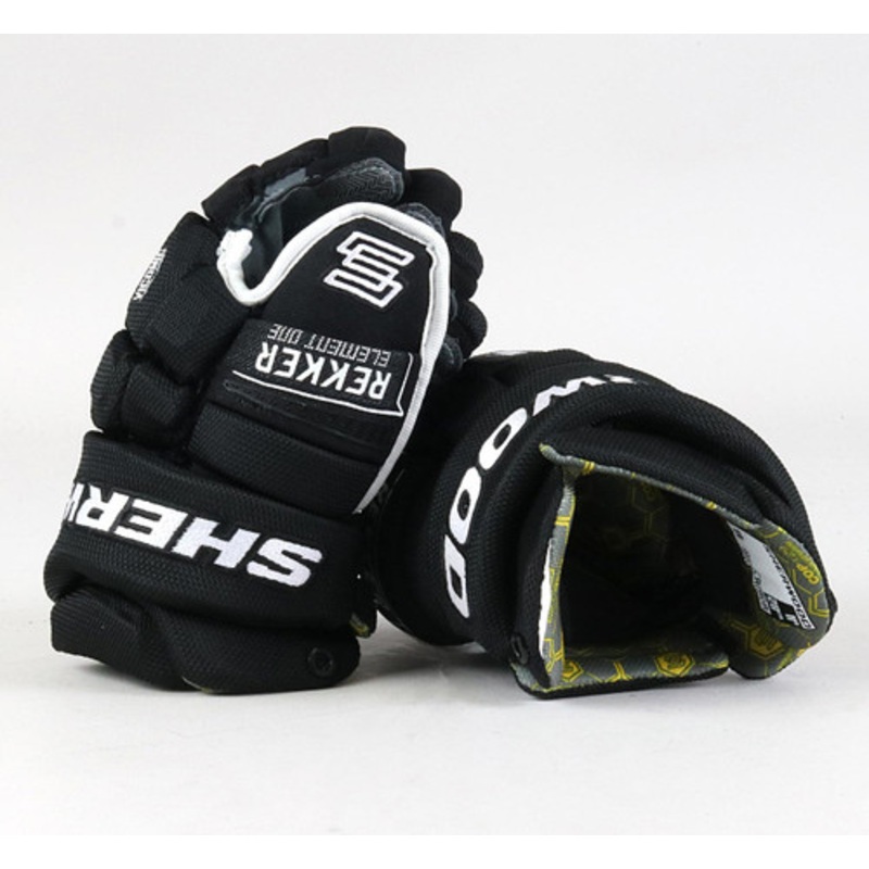 11 Sherwood Rekker RE 1 Black Gloves