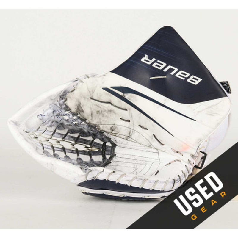 Full Right – Bauer Vapor Hyp2rLite White Glove – Yaroslav Askarov Nashville Predators