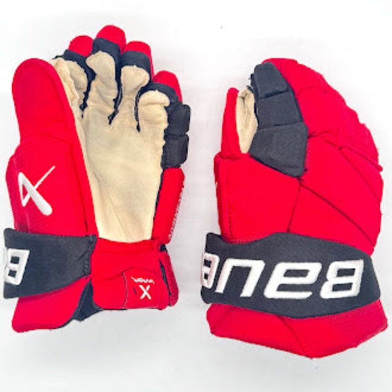 Bauer Vapor Hyperlite – Used NHL Pro Stock Glove – Andrei Svechnikov (Red/Black)