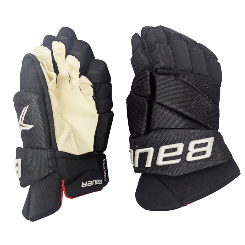 Bauer Vapor 2X Pro – NHL Pro Stock Glove – Calgary Flames (Black)