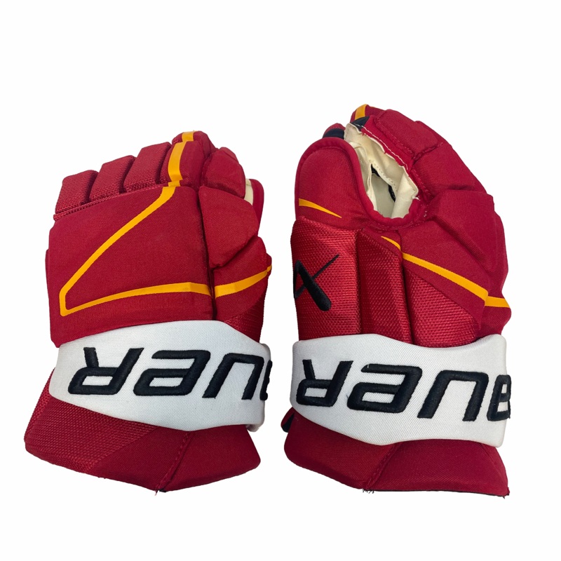 Bauer Vapor Hyperlite – NHL Pro Stock Glove – Calgary Flames (Red/Yellow/White)