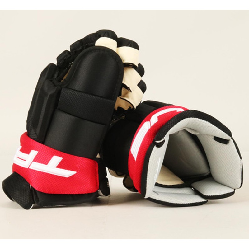 13 TRUE Catalyst Gloves – Team Stock Chicago Blackhawks