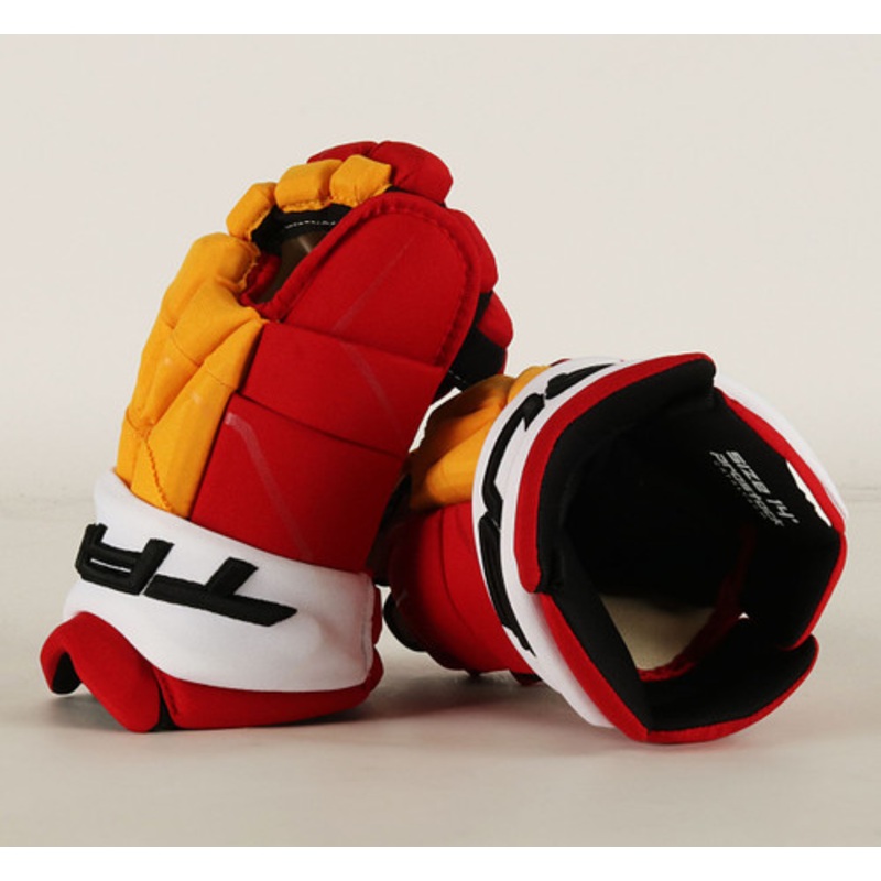 14 TRUE Catalyst 9X Gloves – Dennis Gilbert Calgary Flames #2