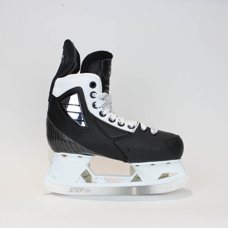 TRUE Player Junior Hockey Skates – Pro Stock – VH Holder – White Side – Size 4