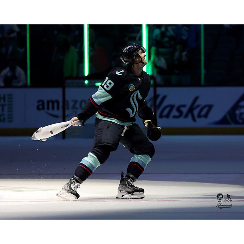 Pre-Order – Jared McCann – Autographed Seattle Kraken Fish Toss 8×10 Photo