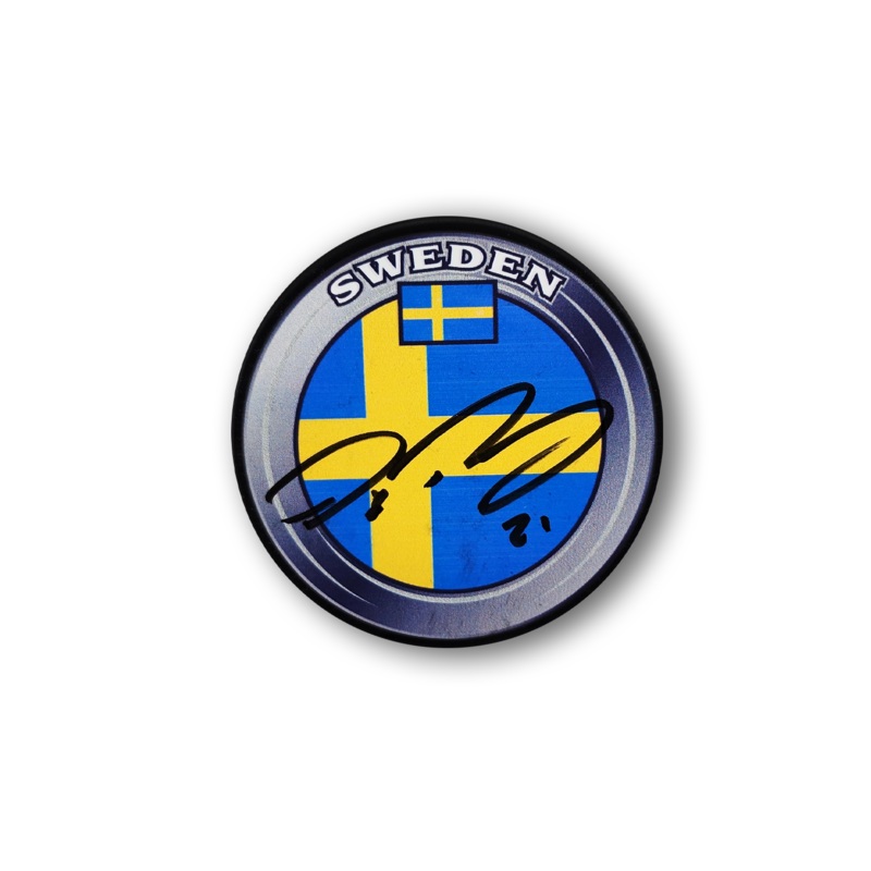 Peter Forsberg Autographed Team Sweden Hockey Puck