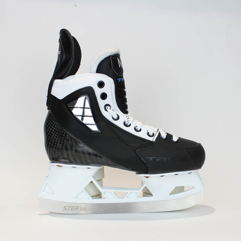 TRUE Player Junior Hockey Skates – Pro Stock – VH Holder – White Side – NAT – Size 5