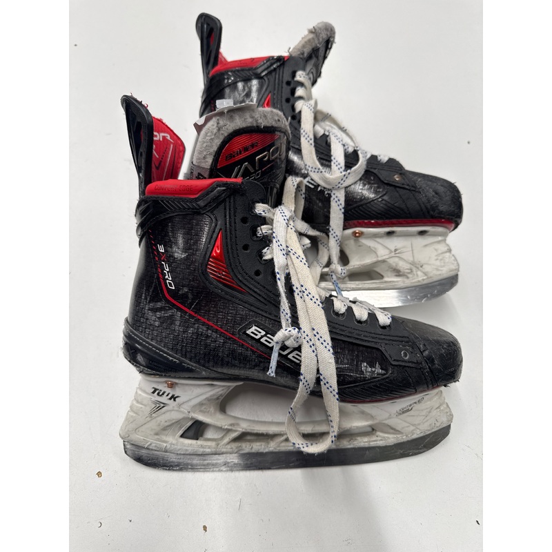 Used Bauer Vapor3x pro Hockey Skates, INT 4 fit. 3